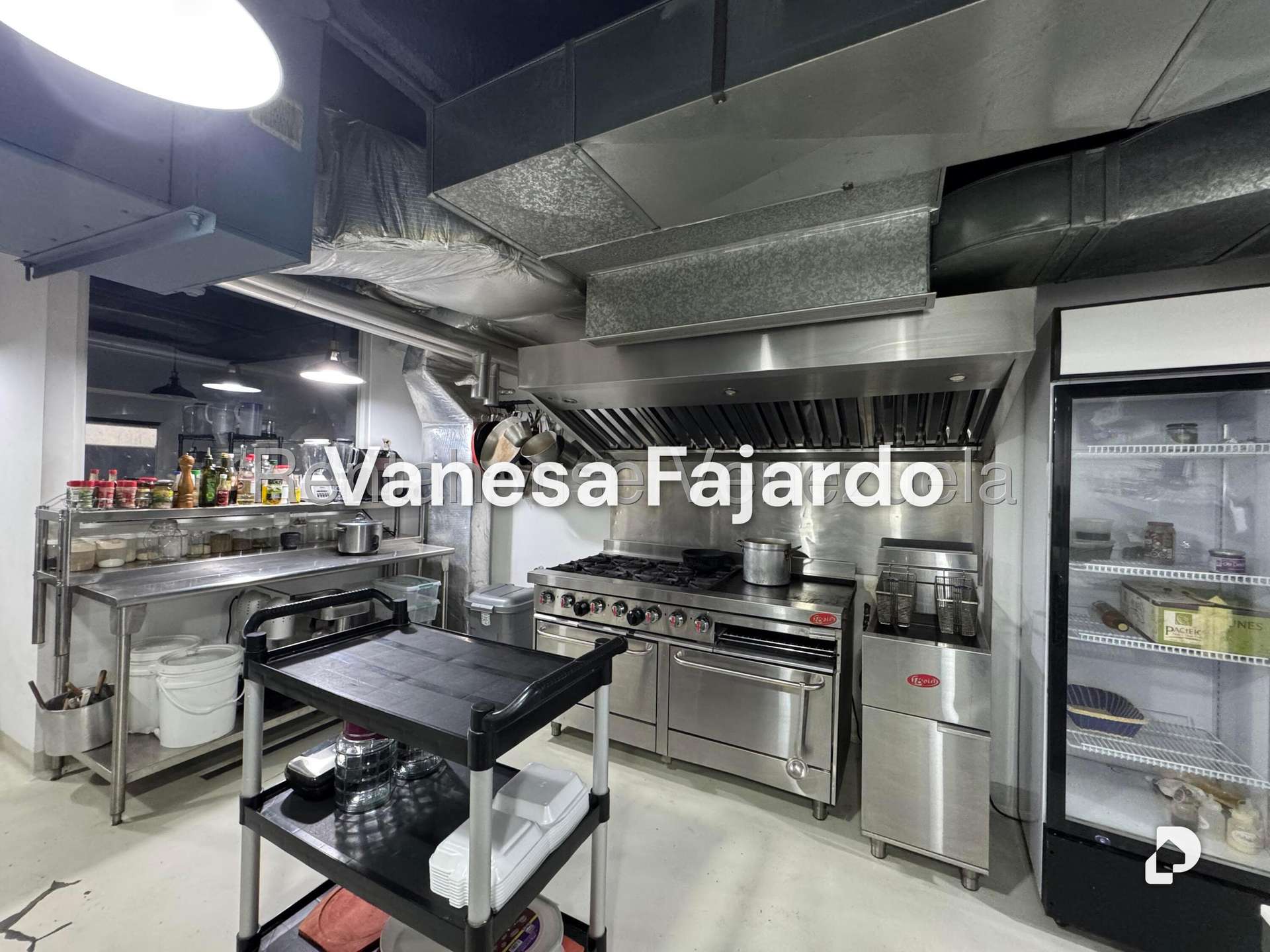 Local comercial en Santa Fe Norte, Caracas – 11