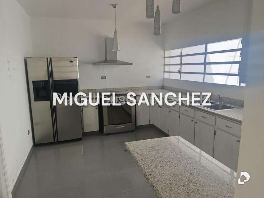 Casa en Prados Del Este, Caracas – 9