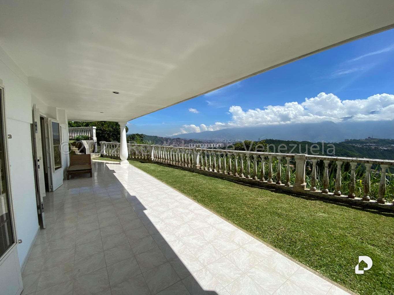 Casa en Alto Prado, Caracas – 24