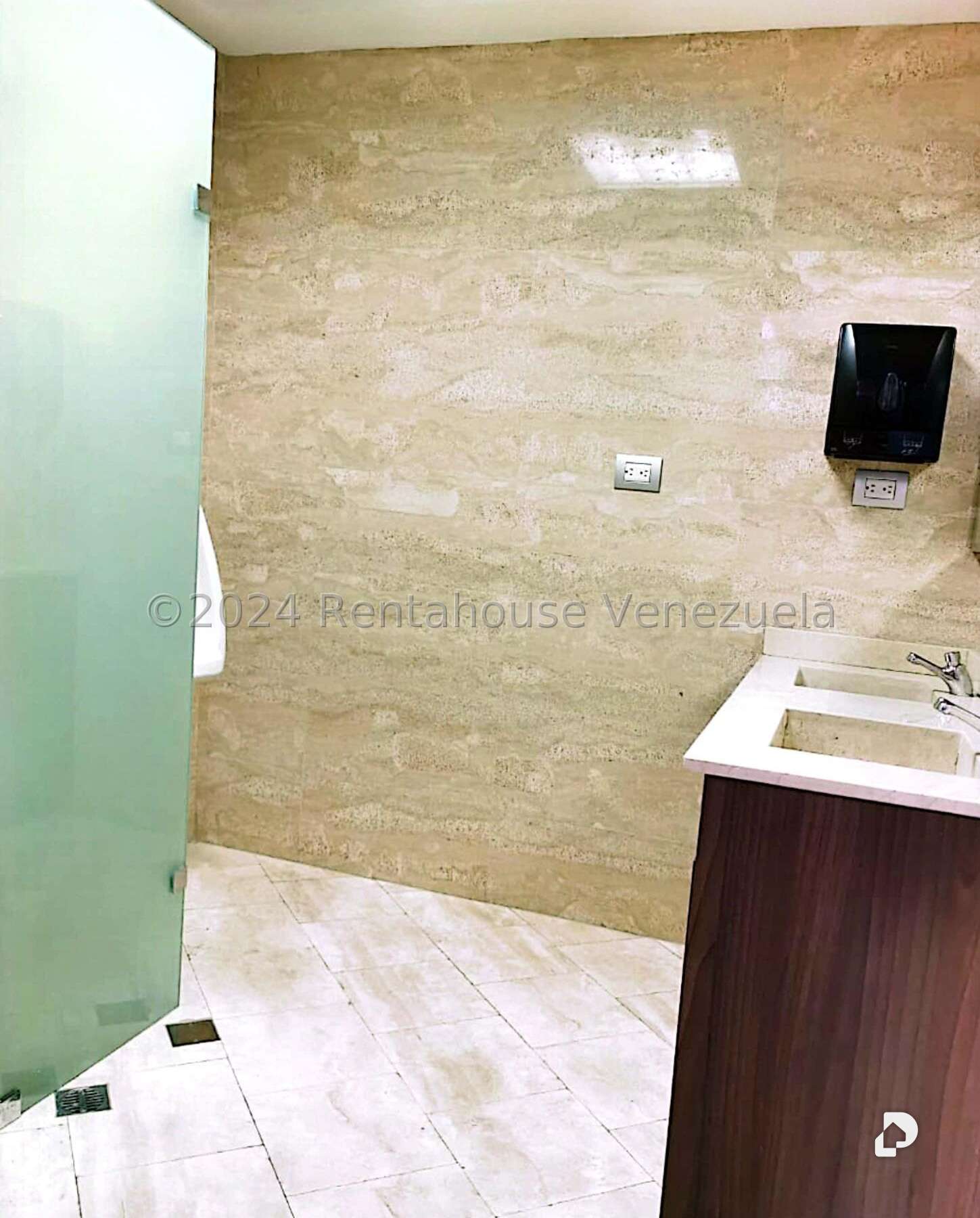 Local comercial en El Rosal, Caracas – 12