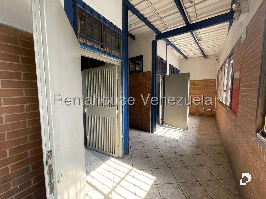 Galpón en Boleíta Sur, Caracas – 17