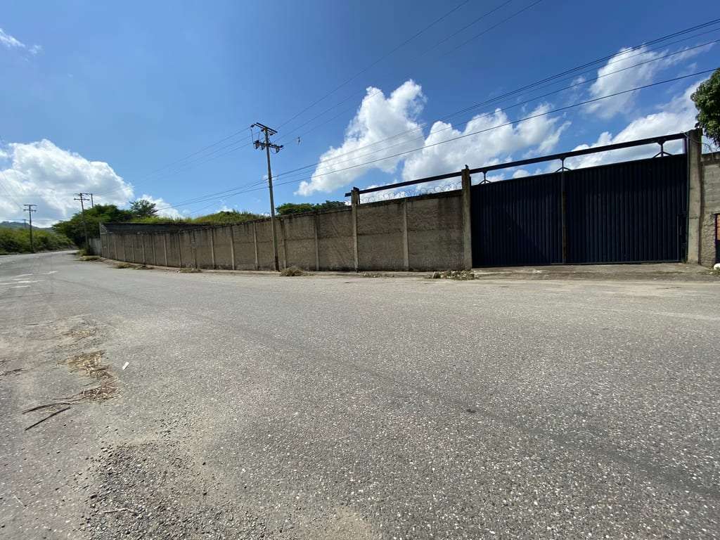 Local comercial en Guatire - 1