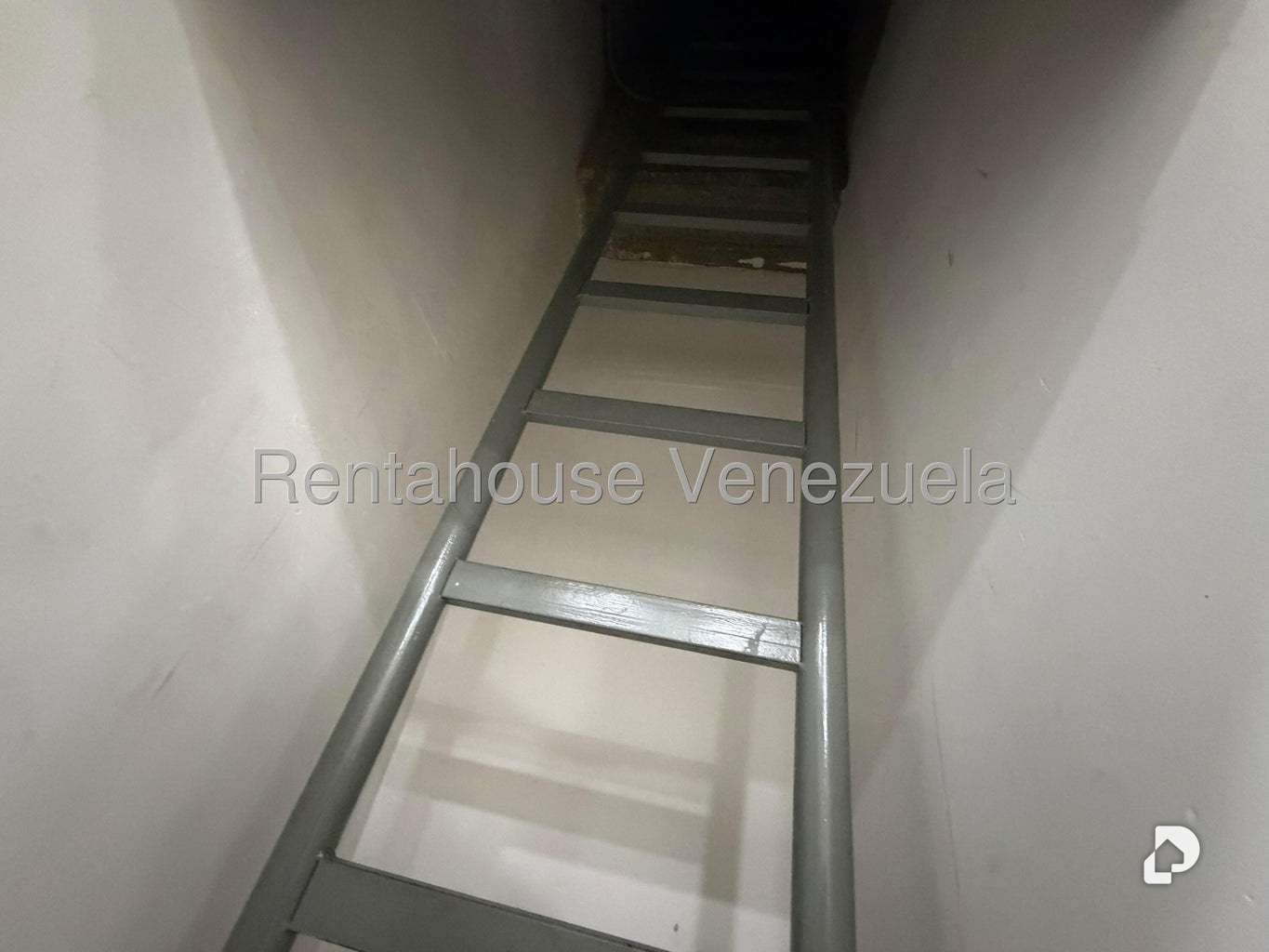 Local comercial en Parroquia La Candelaria, Caracas – 12