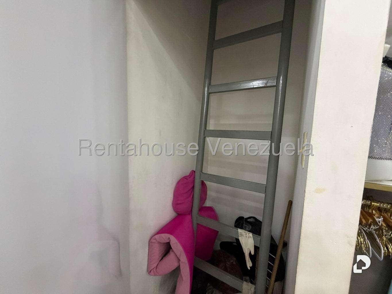 Local comercial en Parroquia La Candelaria, Caracas – 11