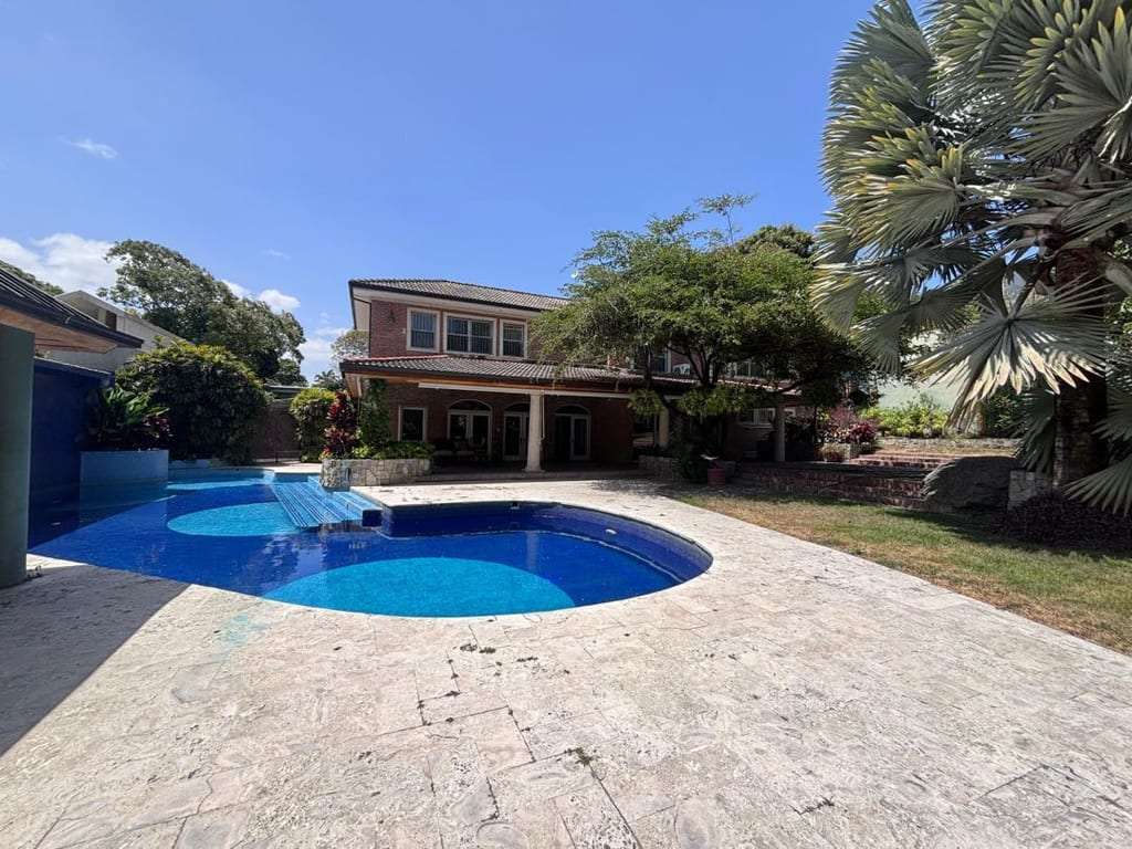 Casa en Country Club, Caracas - 1
