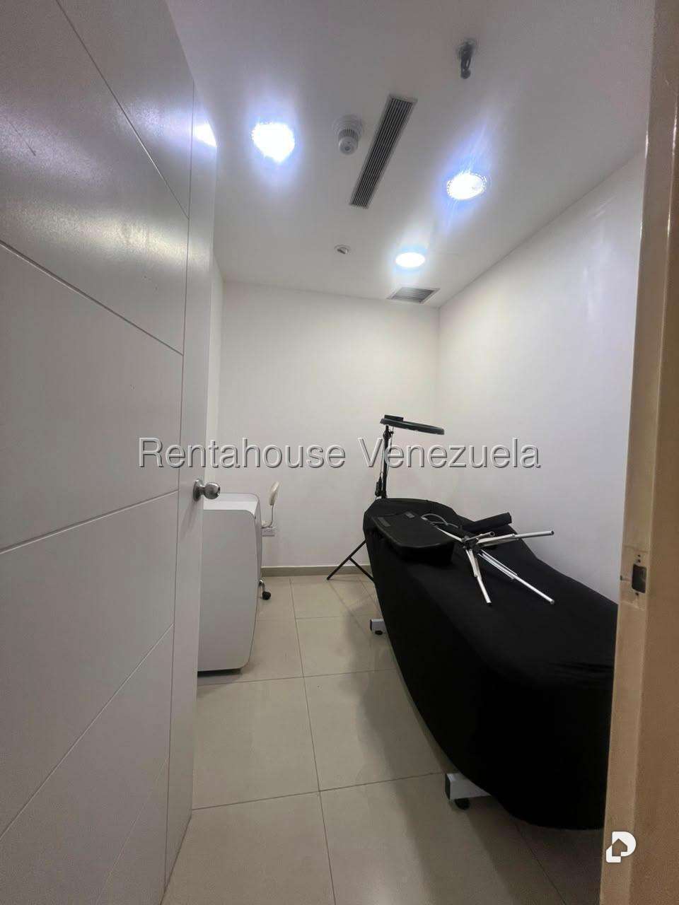 Local comercial en El Cafetal, Caracas – 14
