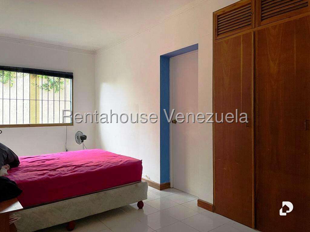Casa en Los Guayabitos, Caracas – 69