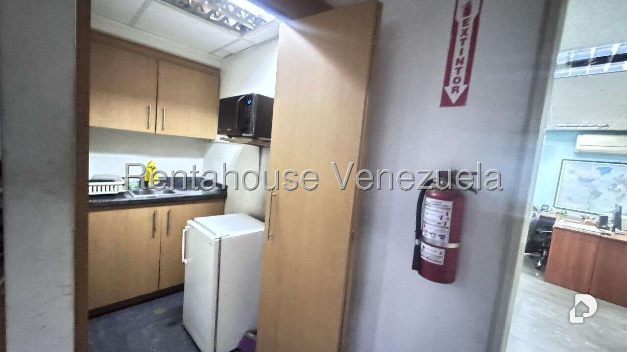Local comercial en La Urbina, Caracas – 16