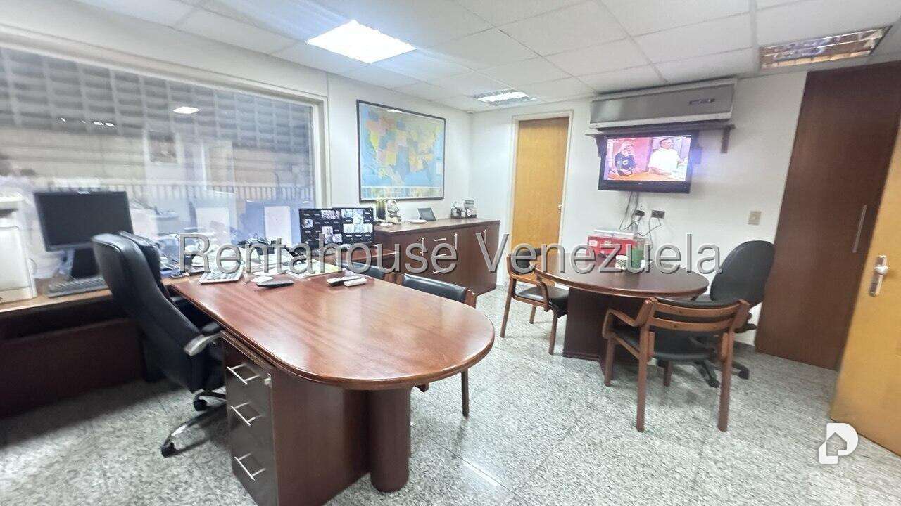 Local comercial en La Urbina, Caracas – 22