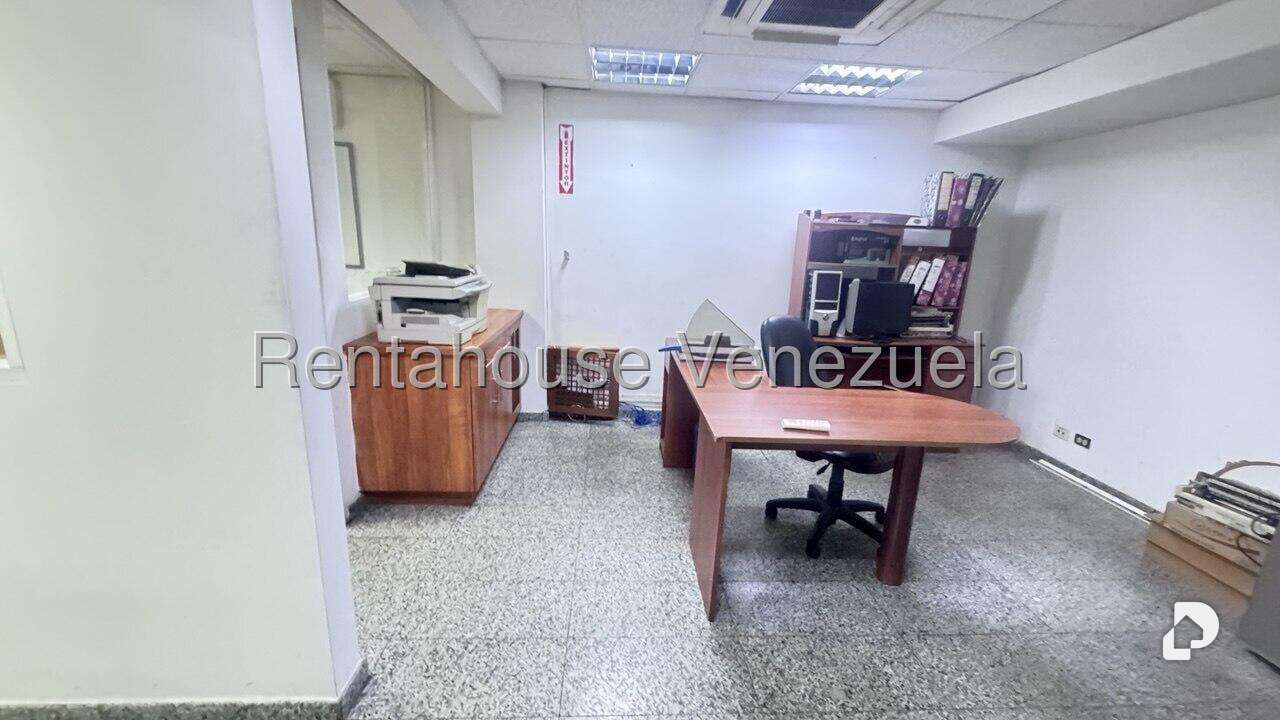 Local comercial en La Urbina, Caracas – 20