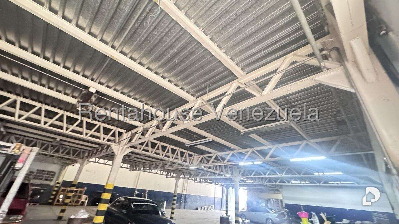Local comercial en La Urbina, Caracas – 27