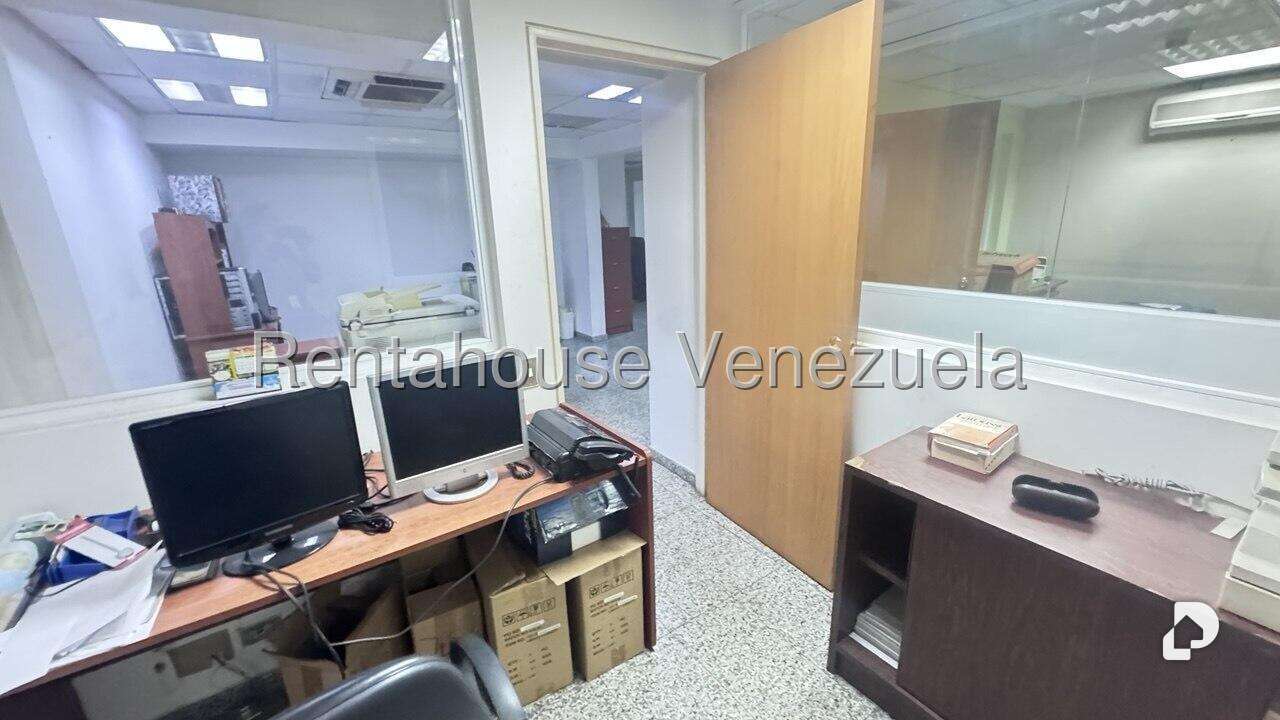 Local comercial en La Urbina, Caracas – 19