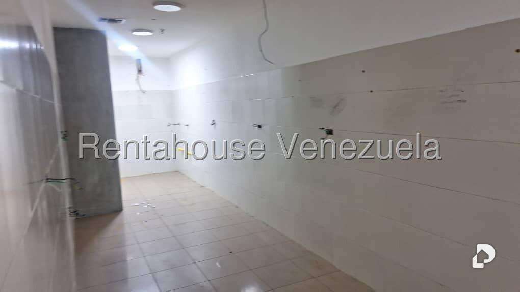Local comercial en Lomas de La Lagunita, Caracas – 4