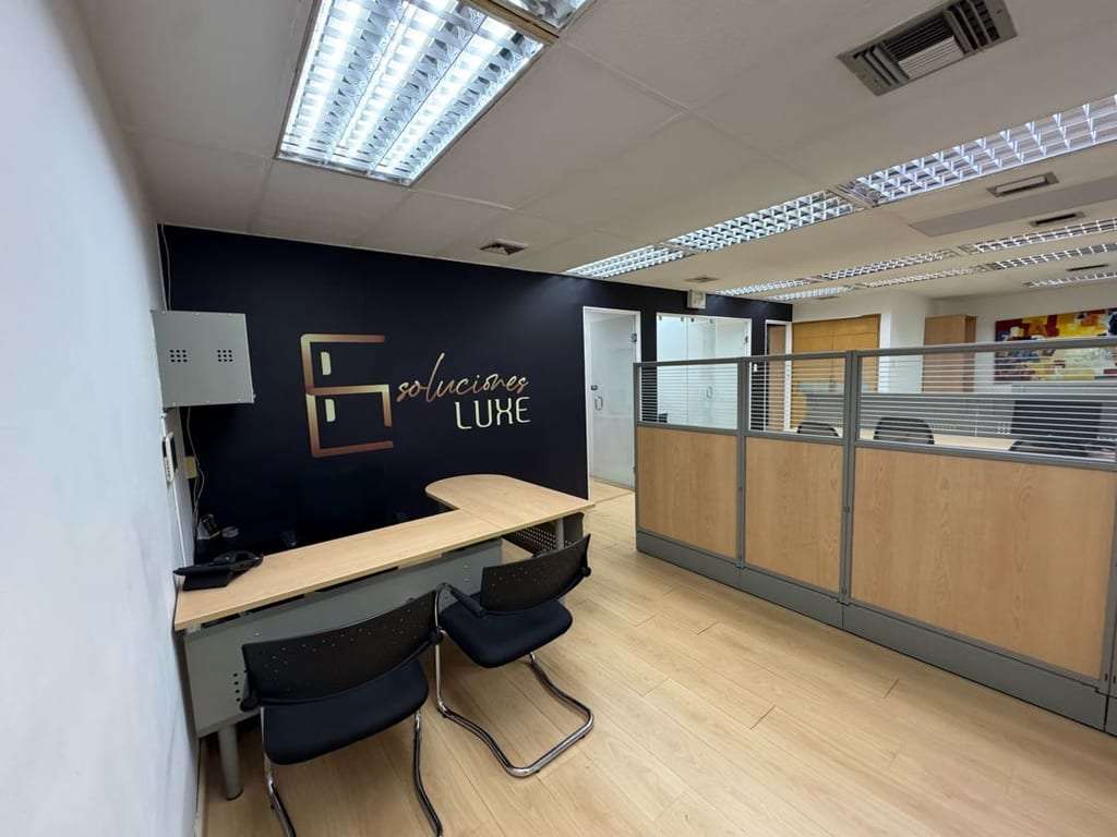 Office in Los Palos Grandes, Caracas - 1
