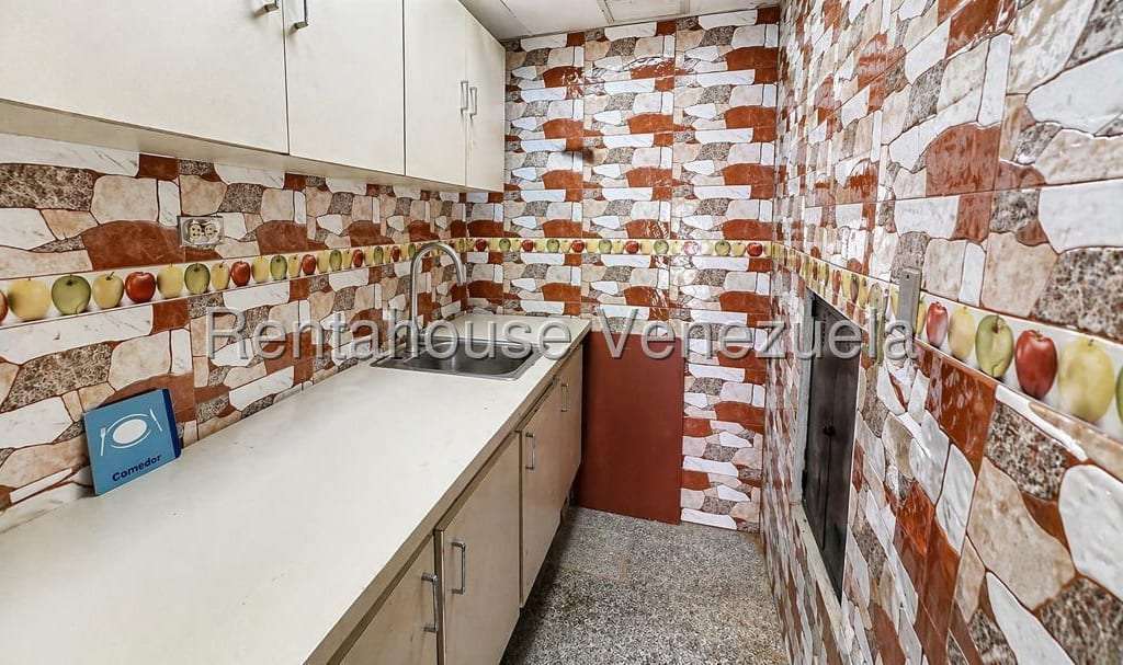 Local comercial en Cumbres de Curumo, Caracas