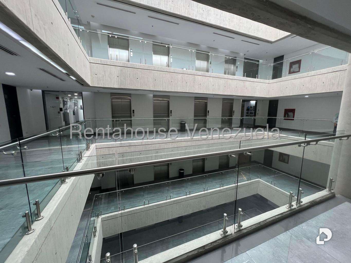 Local comercial en Cerro Verde, Caracas – 17