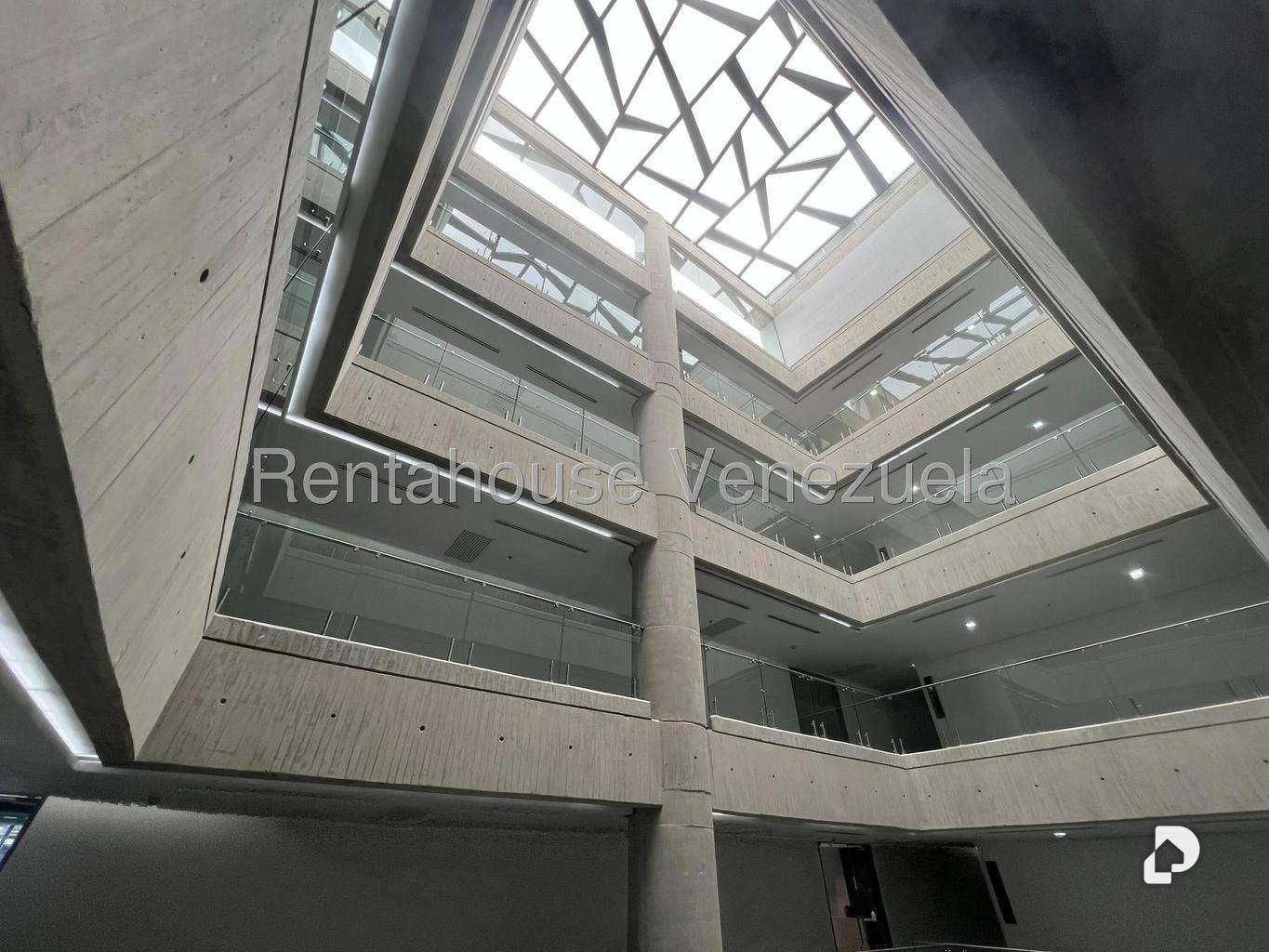 Local comercial en Cerro Verde, Caracas – 18