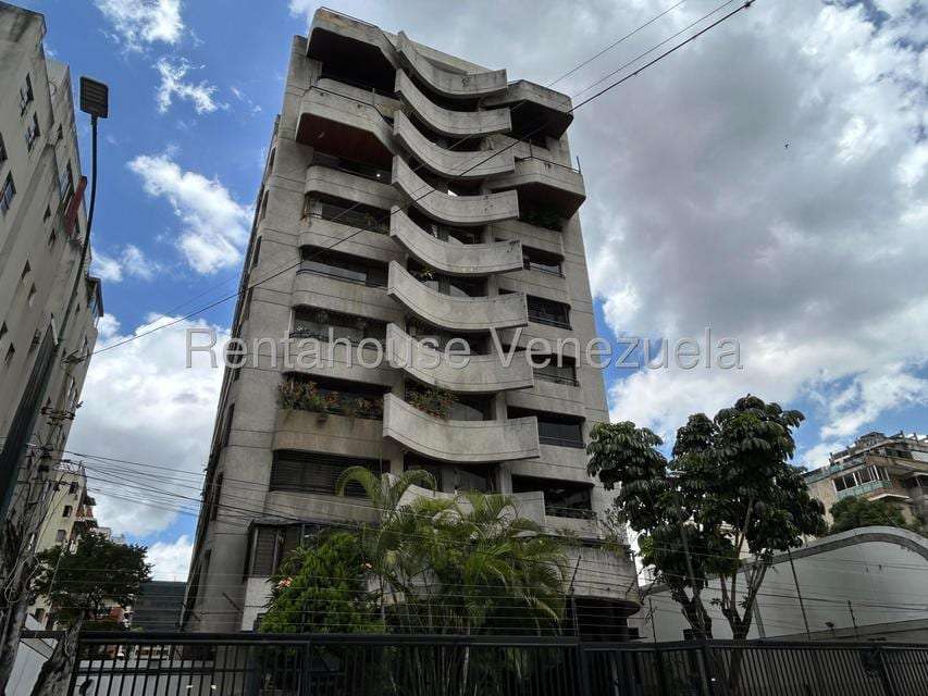 Apartment in Los Palos Grandes, Caracas - 1