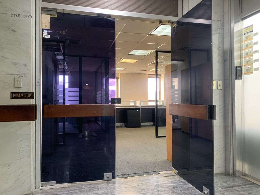 Oficina en Los Palos Grandes, Caracas - 1