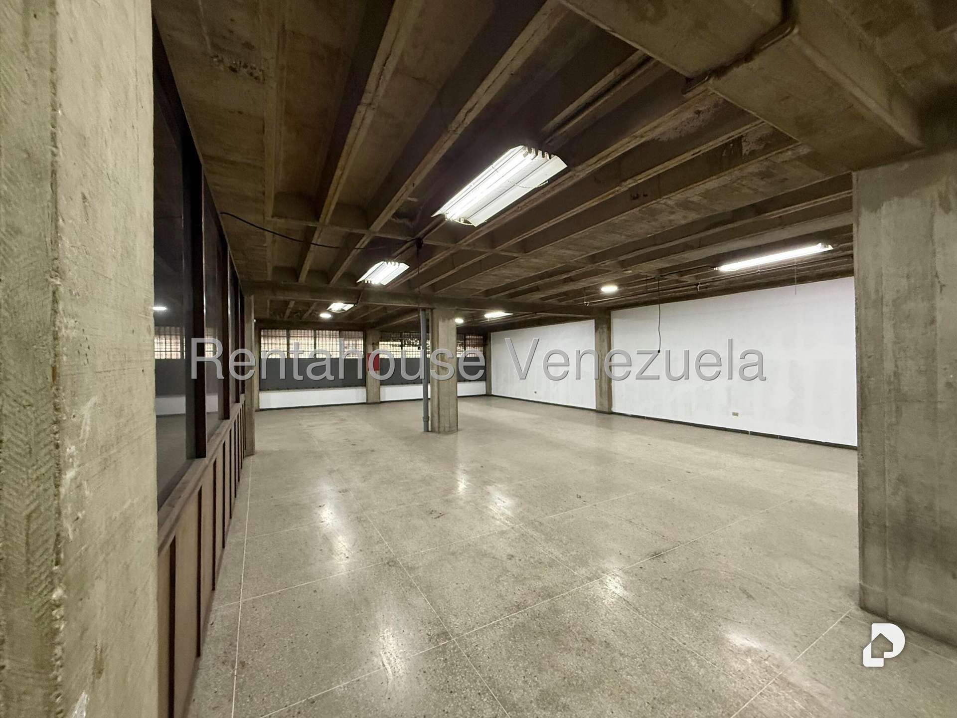 Local comercial en Parroquia La Candelaria, Caracas – 14