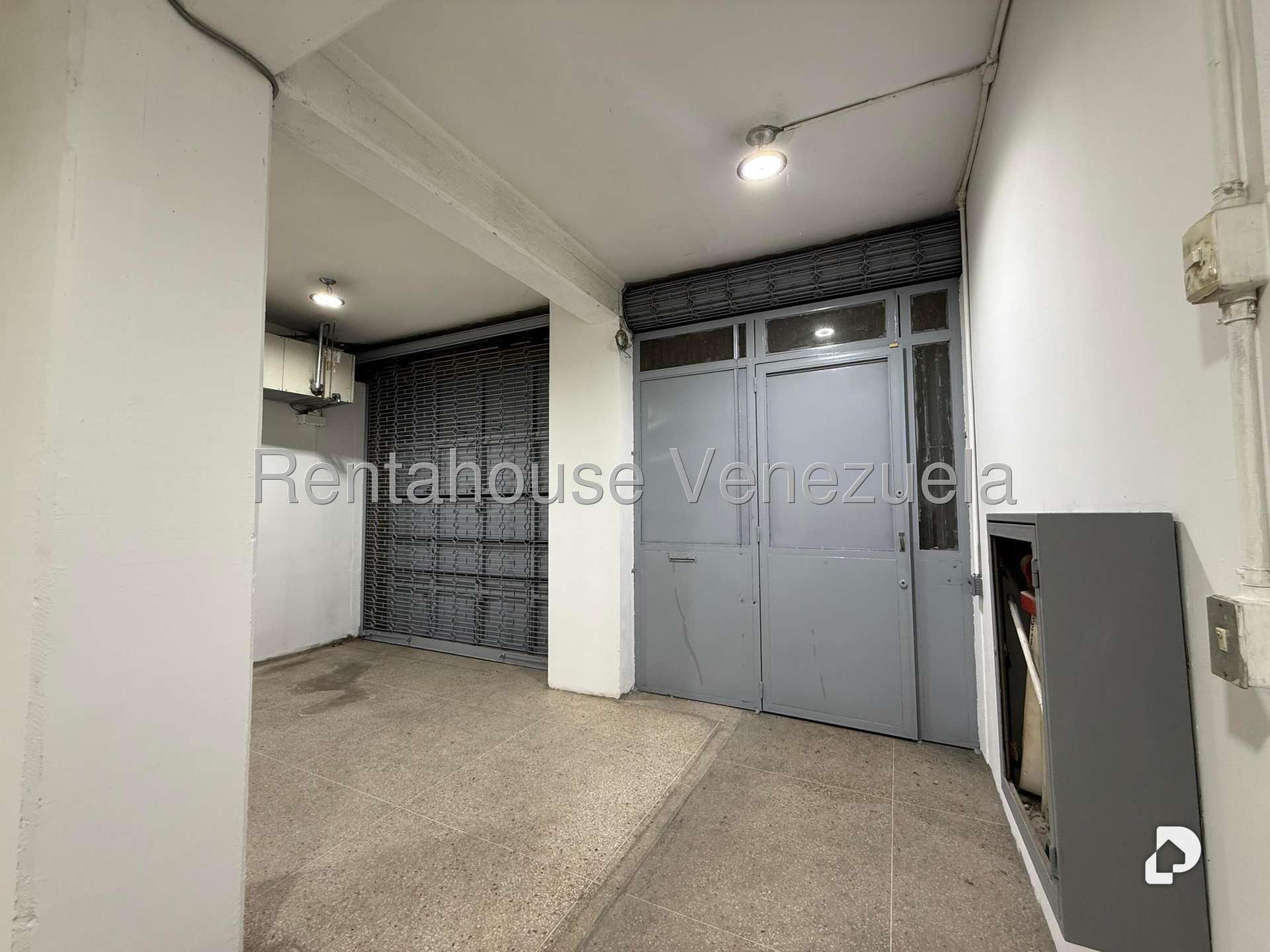 Local comercial en Parroquia La Candelaria, Caracas – 1