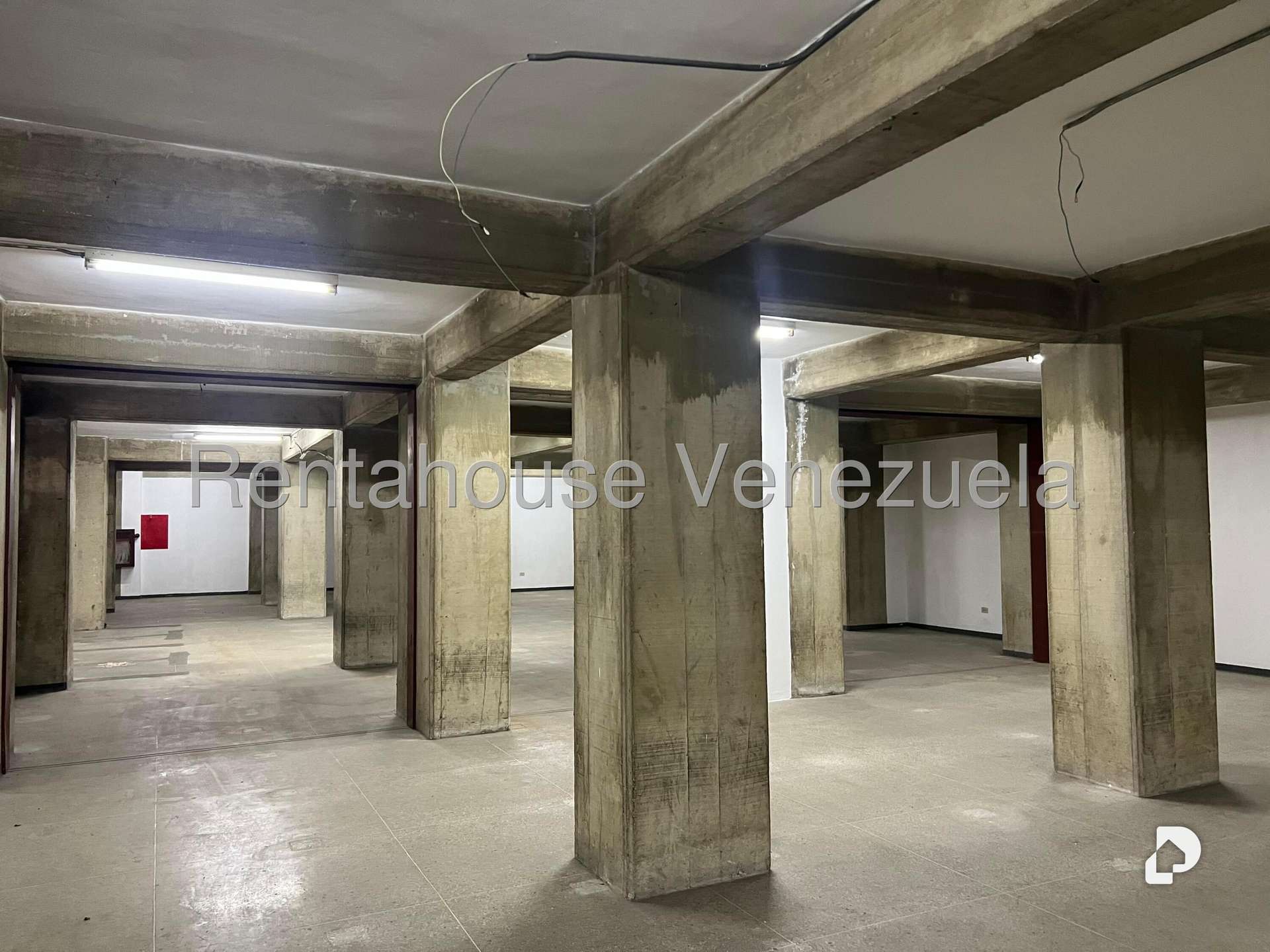 Local comercial en Parroquia La Candelaria, Caracas – 15