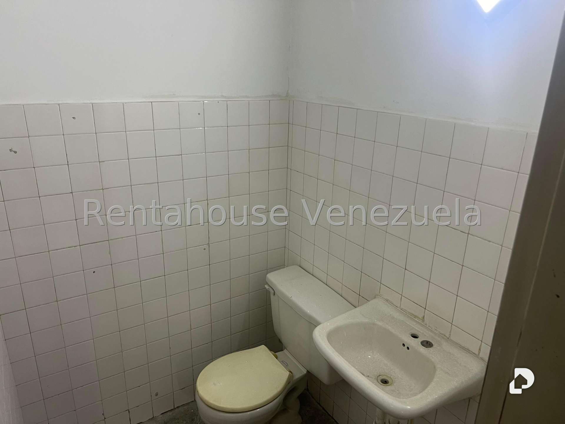 Local comercial en Parroquia La Candelaria, Caracas – 23