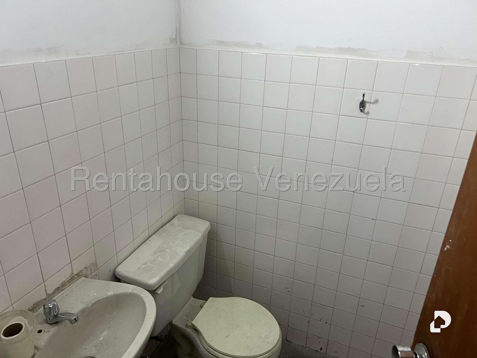 Local comercial en Parroquia La Candelaria, Caracas – 24