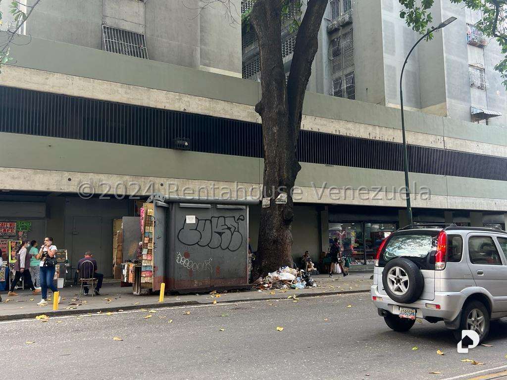 Local comercial en Parroquia La Candelaria, Caracas – 25