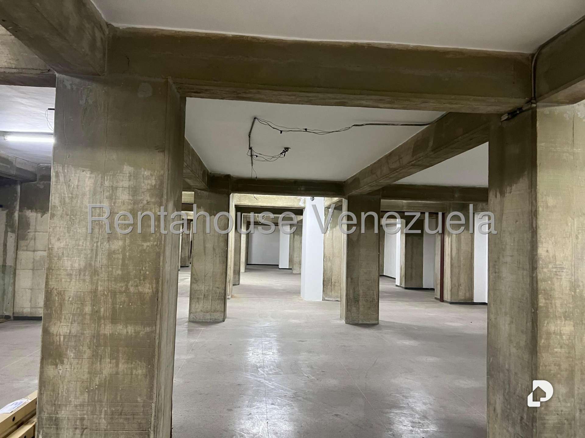 Local comercial en Parroquia La Candelaria, Caracas – 17
