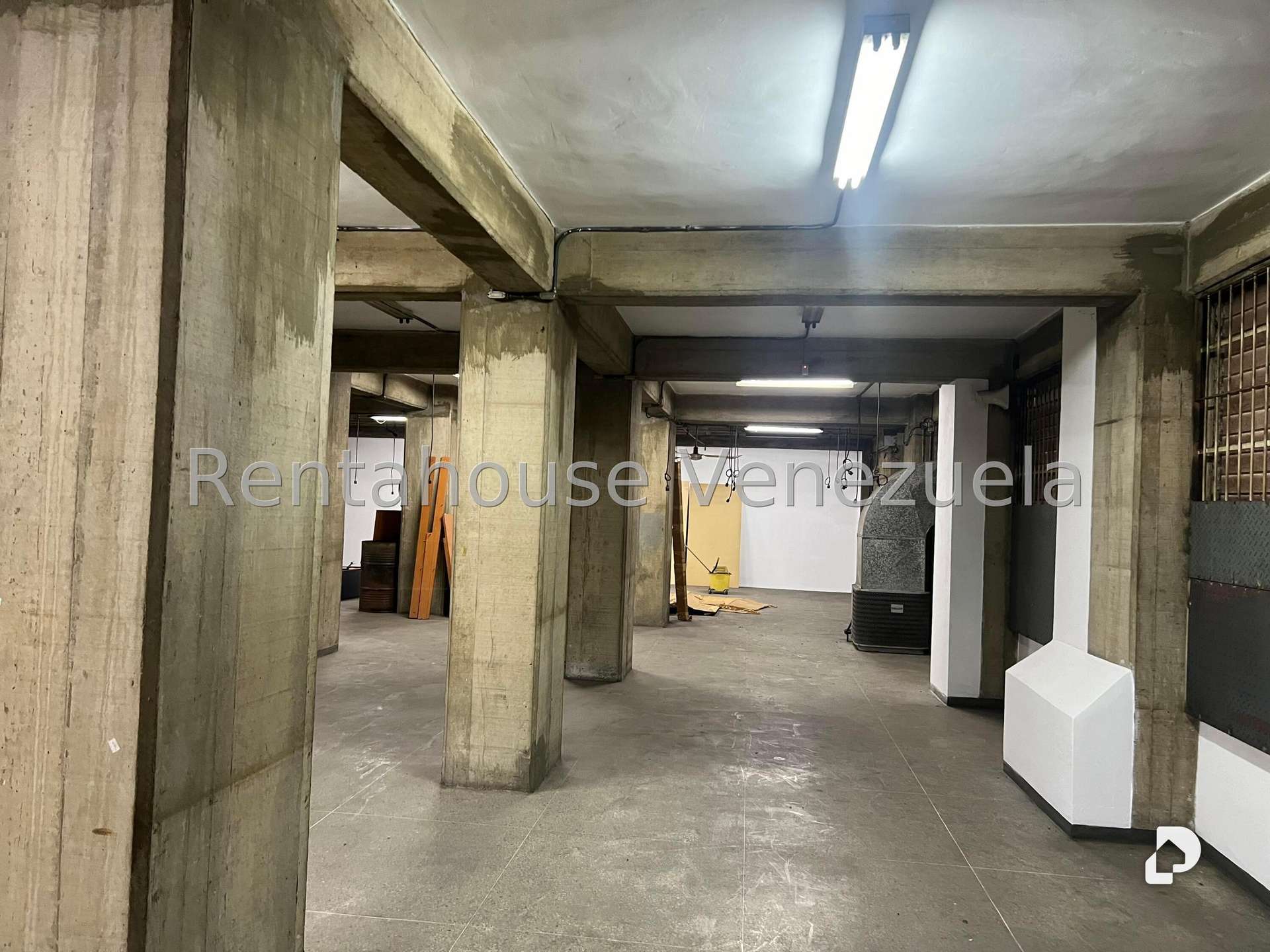 Local comercial en Parroquia La Candelaria, Caracas – 18