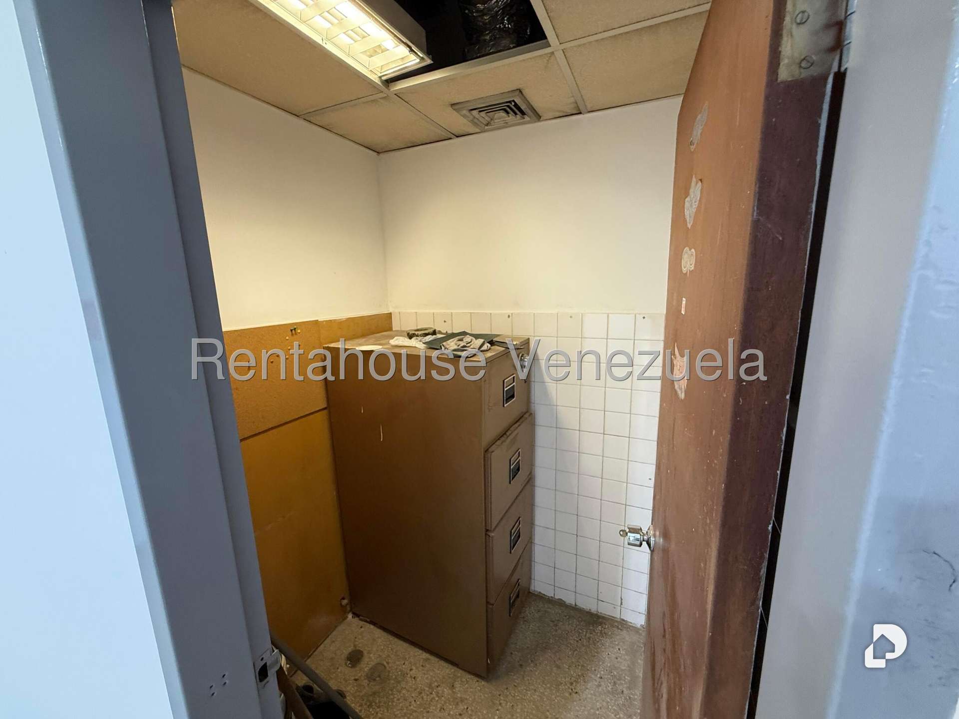 Local comercial en Parroquia La Candelaria, Caracas – 8
