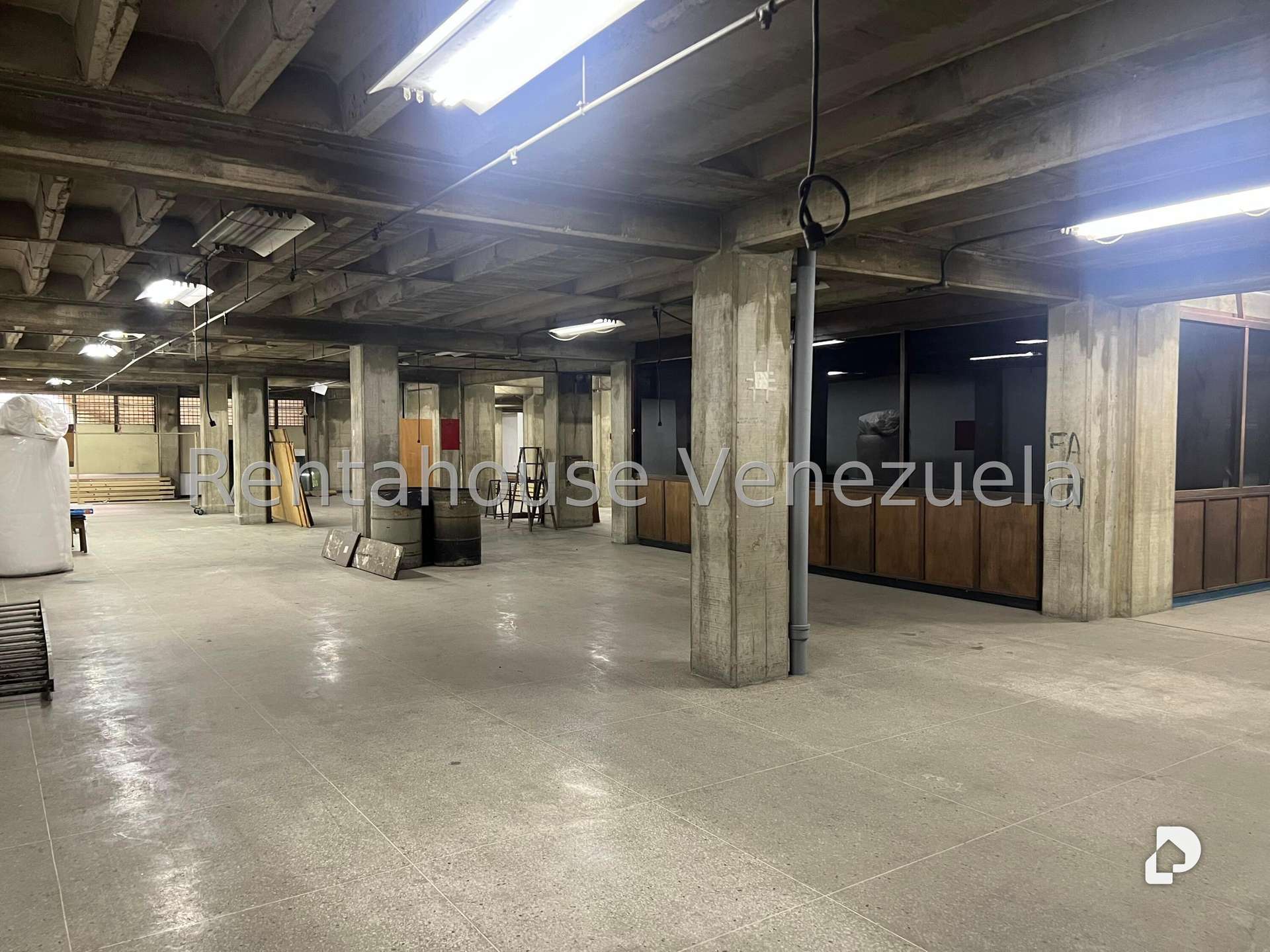 Local comercial en Parroquia La Candelaria, Caracas – 19