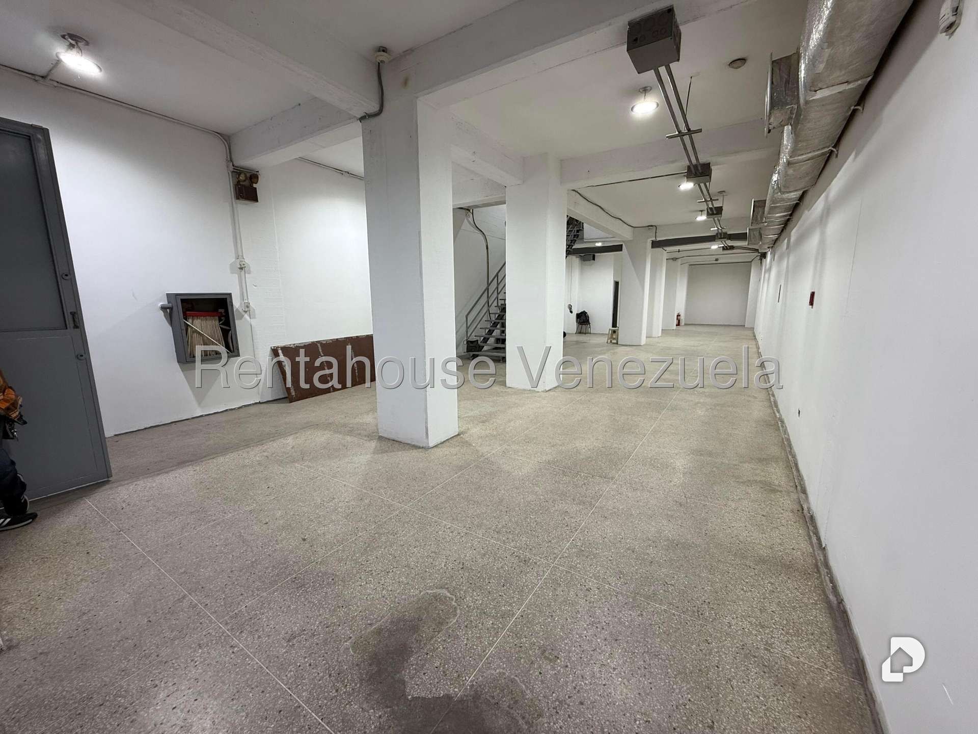 Local comercial en Parroquia La Candelaria, Caracas – 5