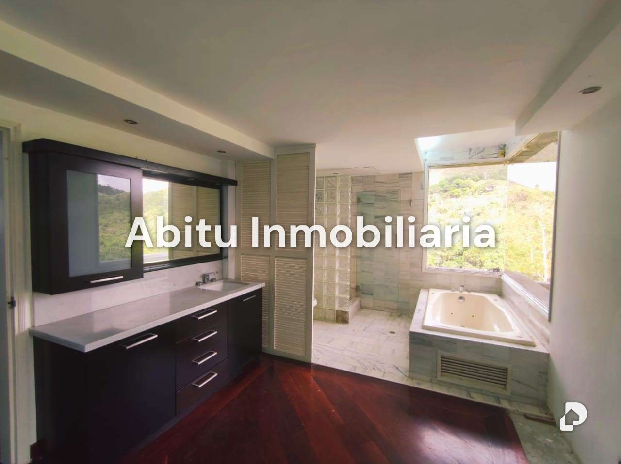 Casa en Los Guayabitos, Caracas – 12