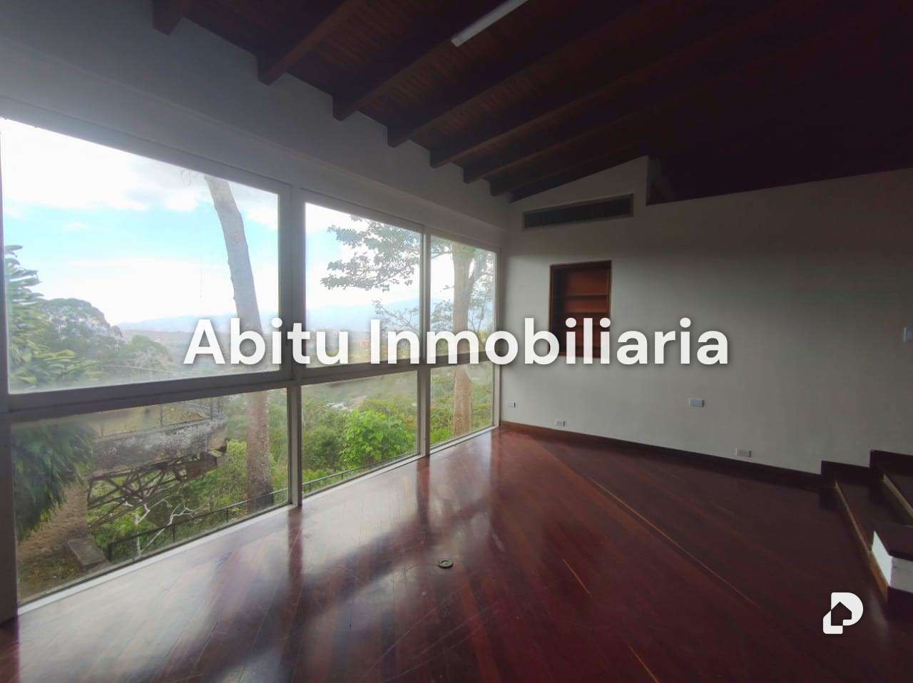 Casa en Los Guayabitos, Caracas – 9