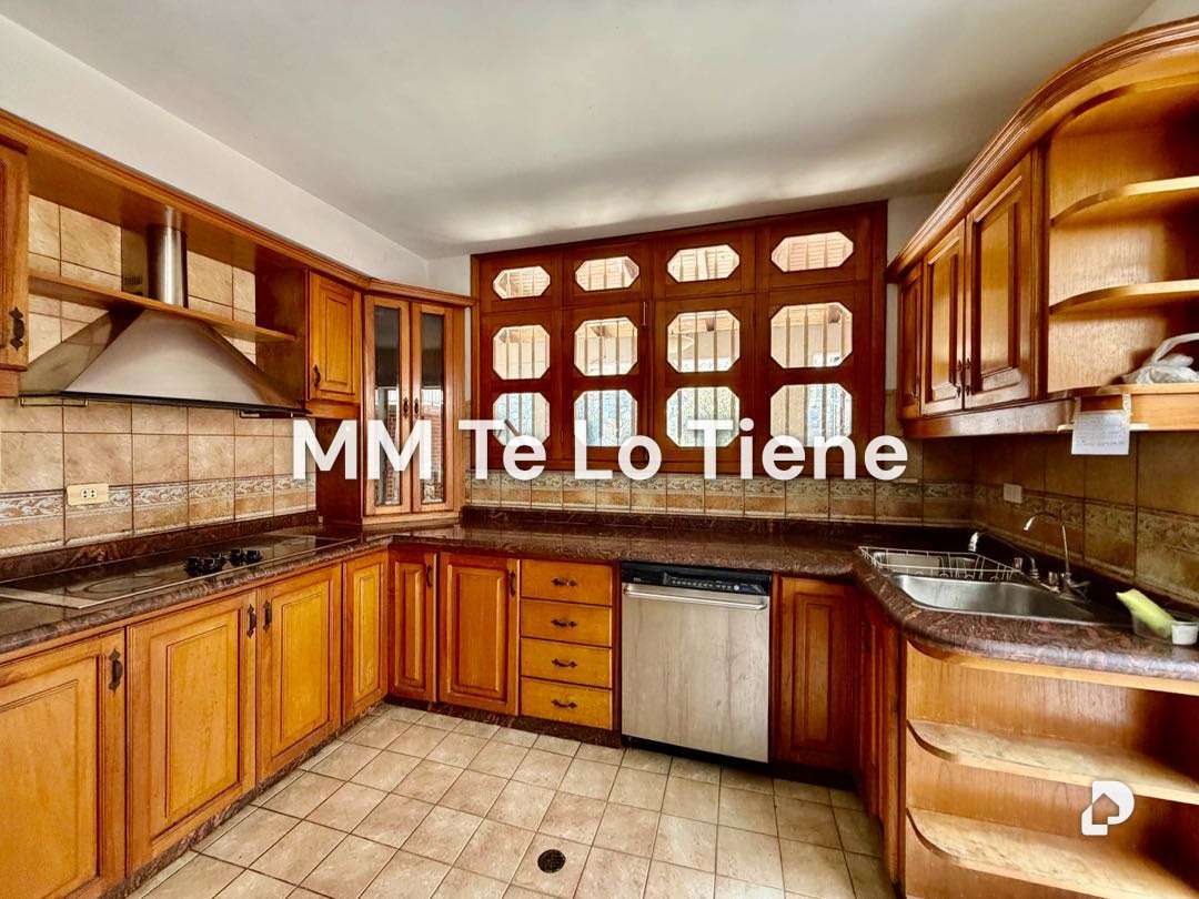 House in Alto Prado, Caracas – 10