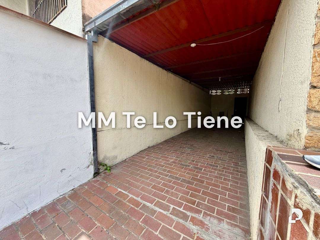 House in Alto Prado, Caracas – 35