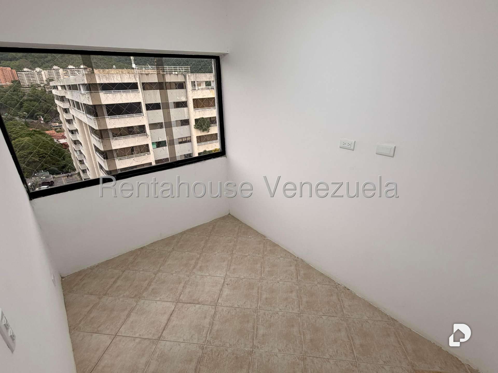 Apartamento en Las Esmeraldas, Caracas – 19