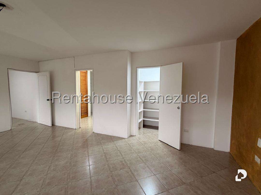 Apartamento en Las Esmeraldas, Caracas – 12