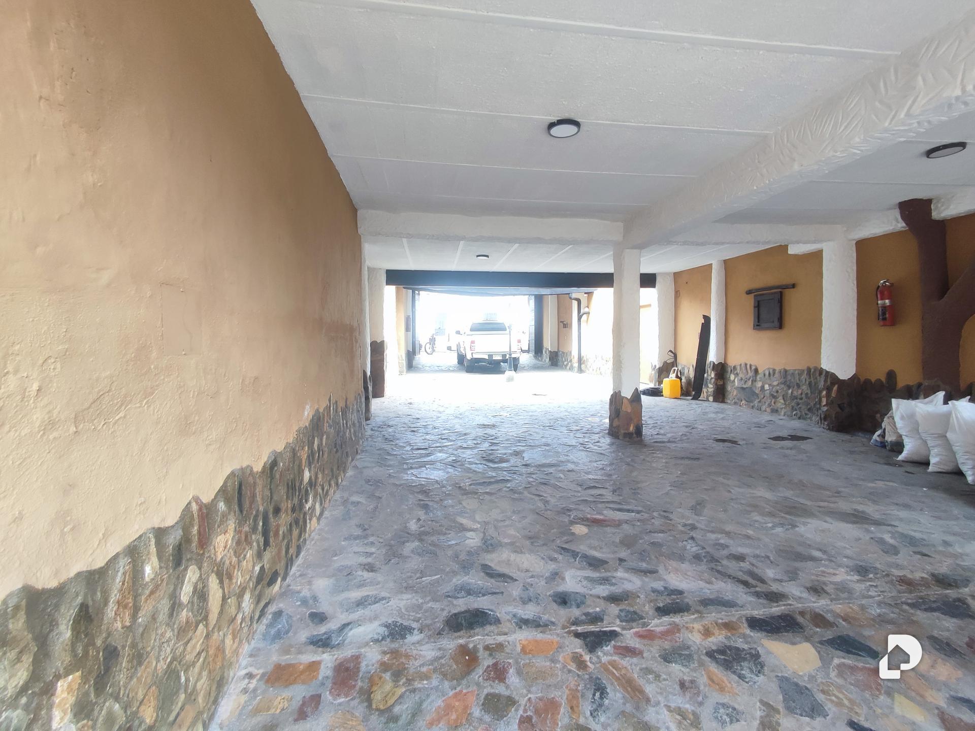 Local comercial en El Hatillo, Caracas – 3