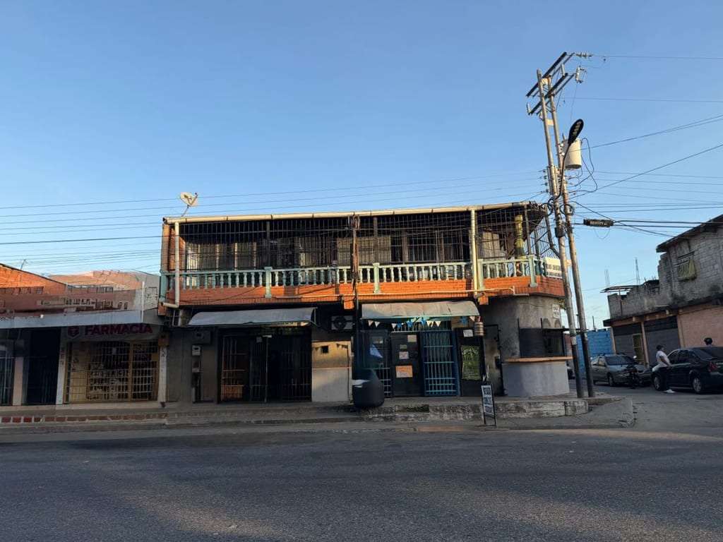 Commercial space in Los Guayos, Valencia - 1