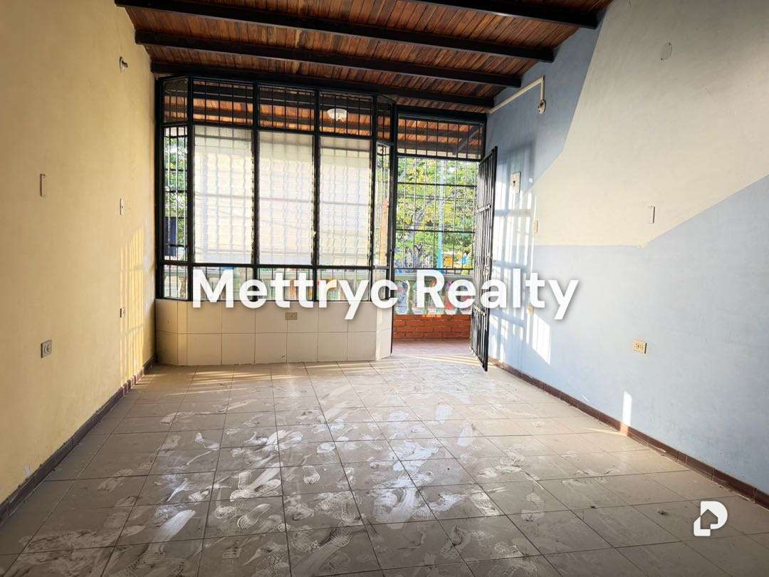 Local comercial en Los Guayos, Valencia – 9