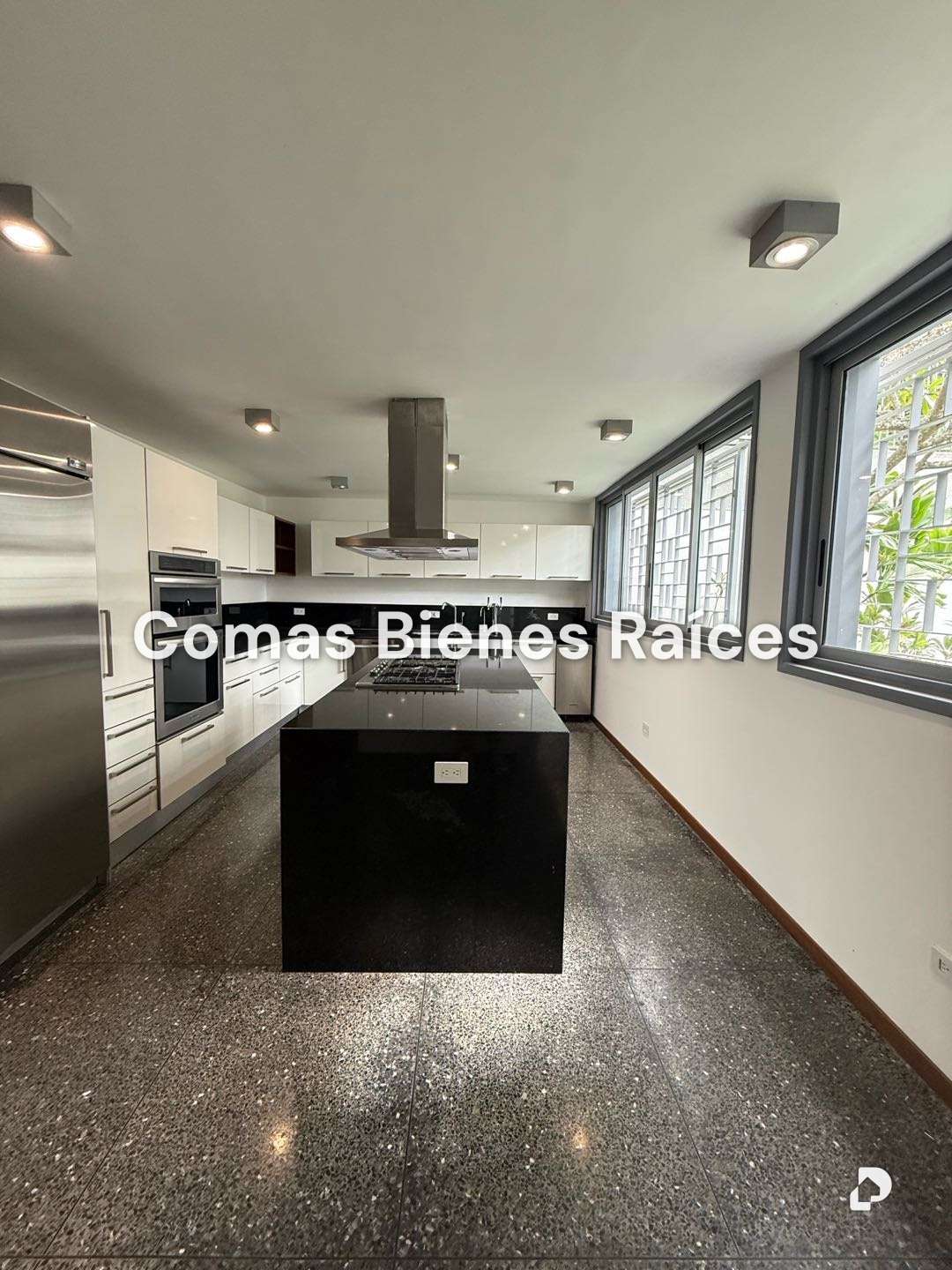 Casa en Altamira, Caracas – 14
