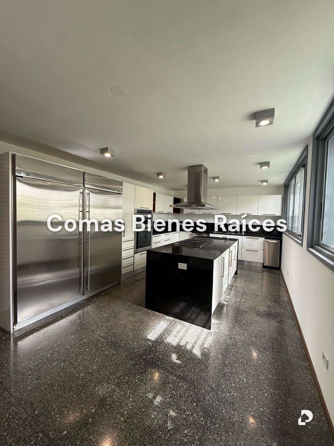 Casa en Altamira, Caracas – 11