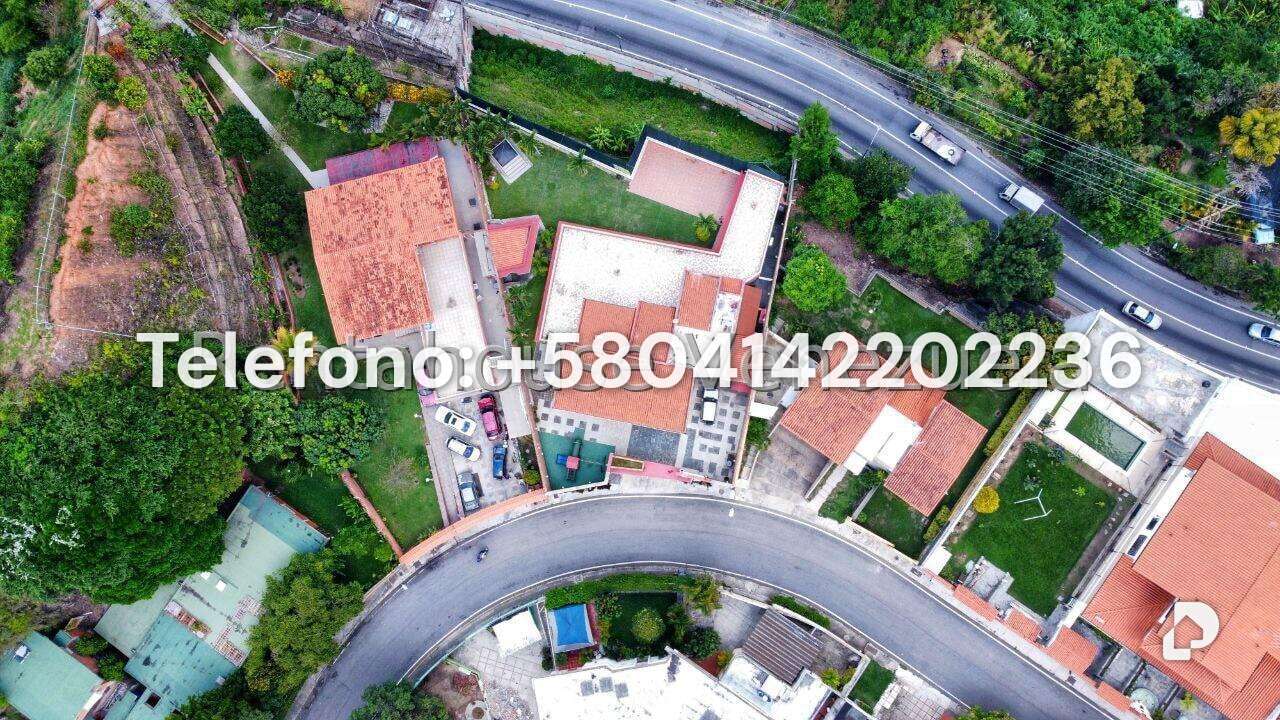 Casa en Cumbres de Curumo, Caracas – 24