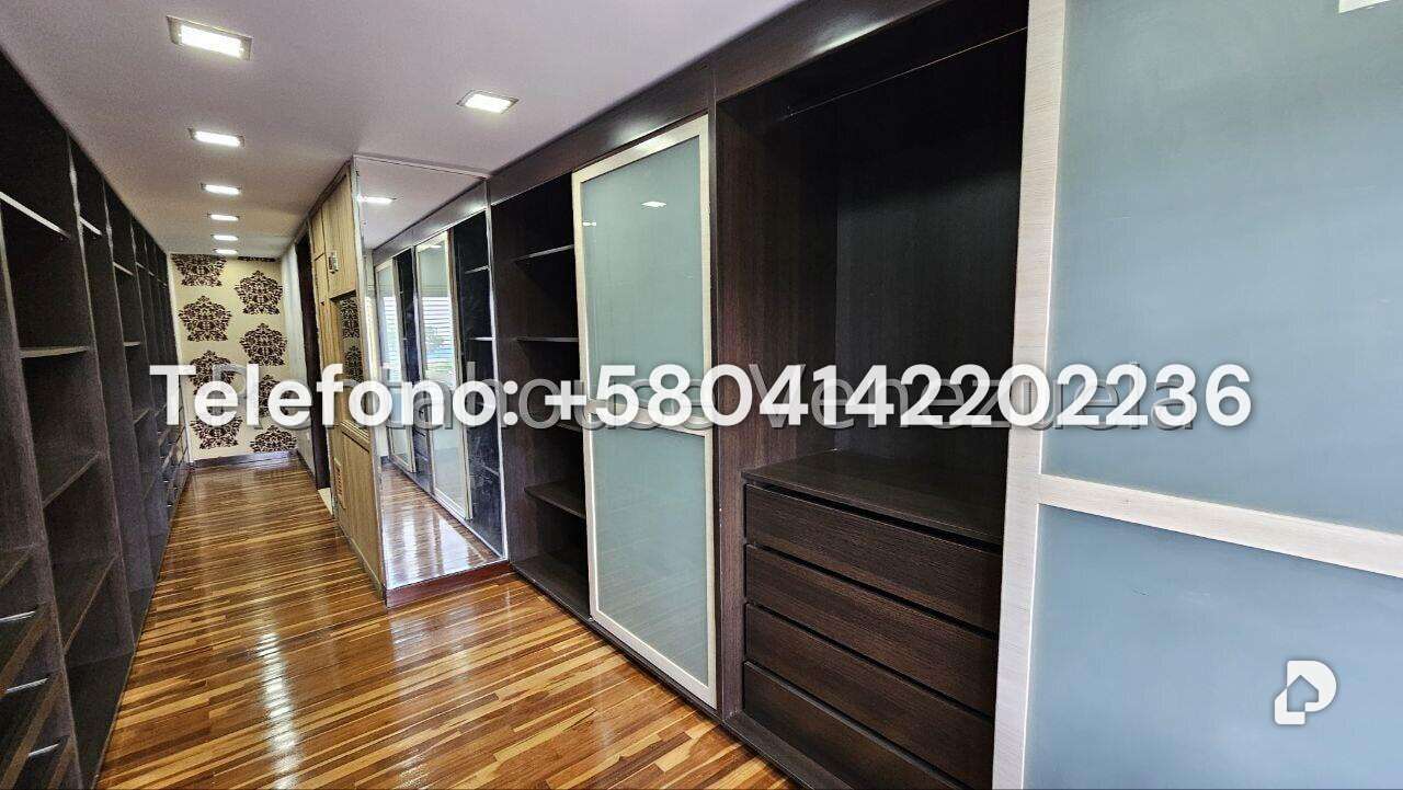 Casa en Cumbres de Curumo, Caracas – 56