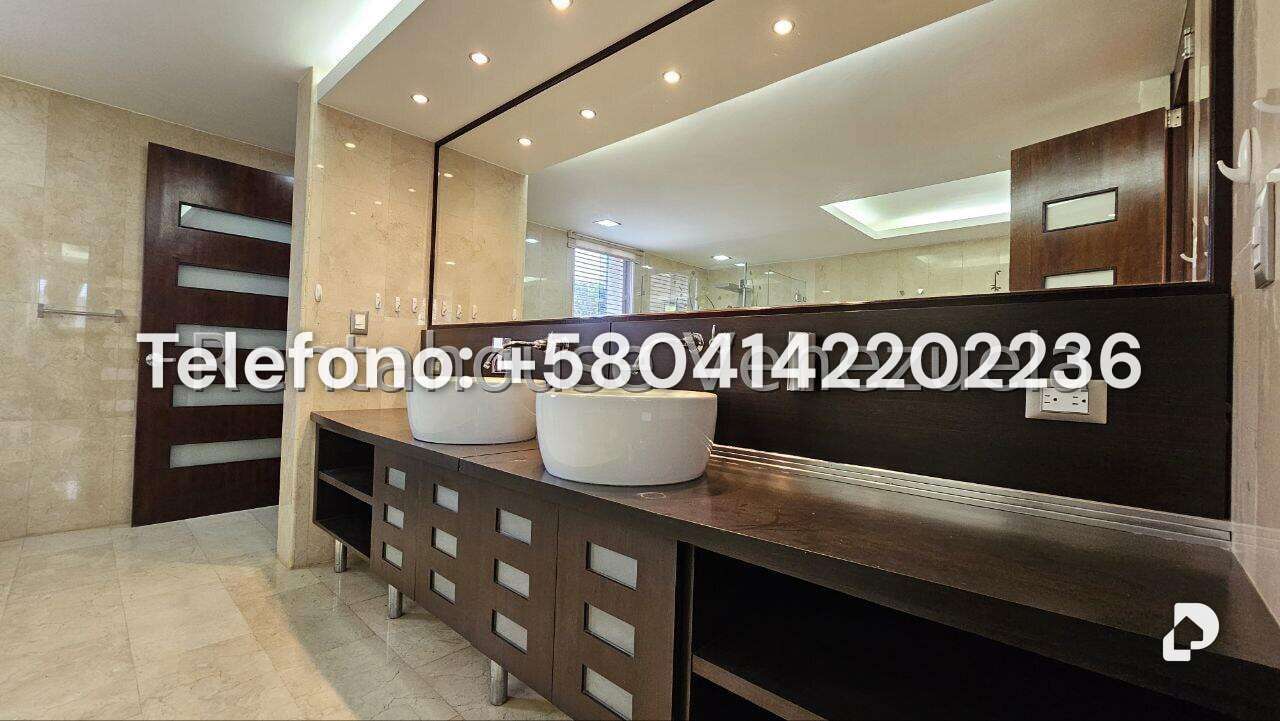 Casa en Cumbres de Curumo, Caracas – 116