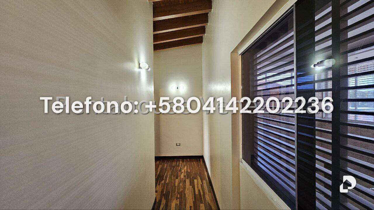 Casa en Cumbres de Curumo, Caracas – 129
