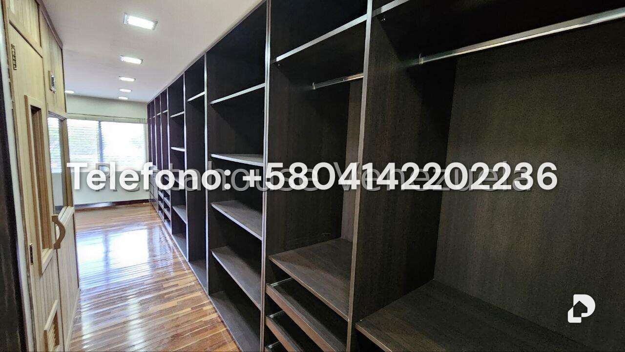 Casa en Cumbres de Curumo, Caracas – 18